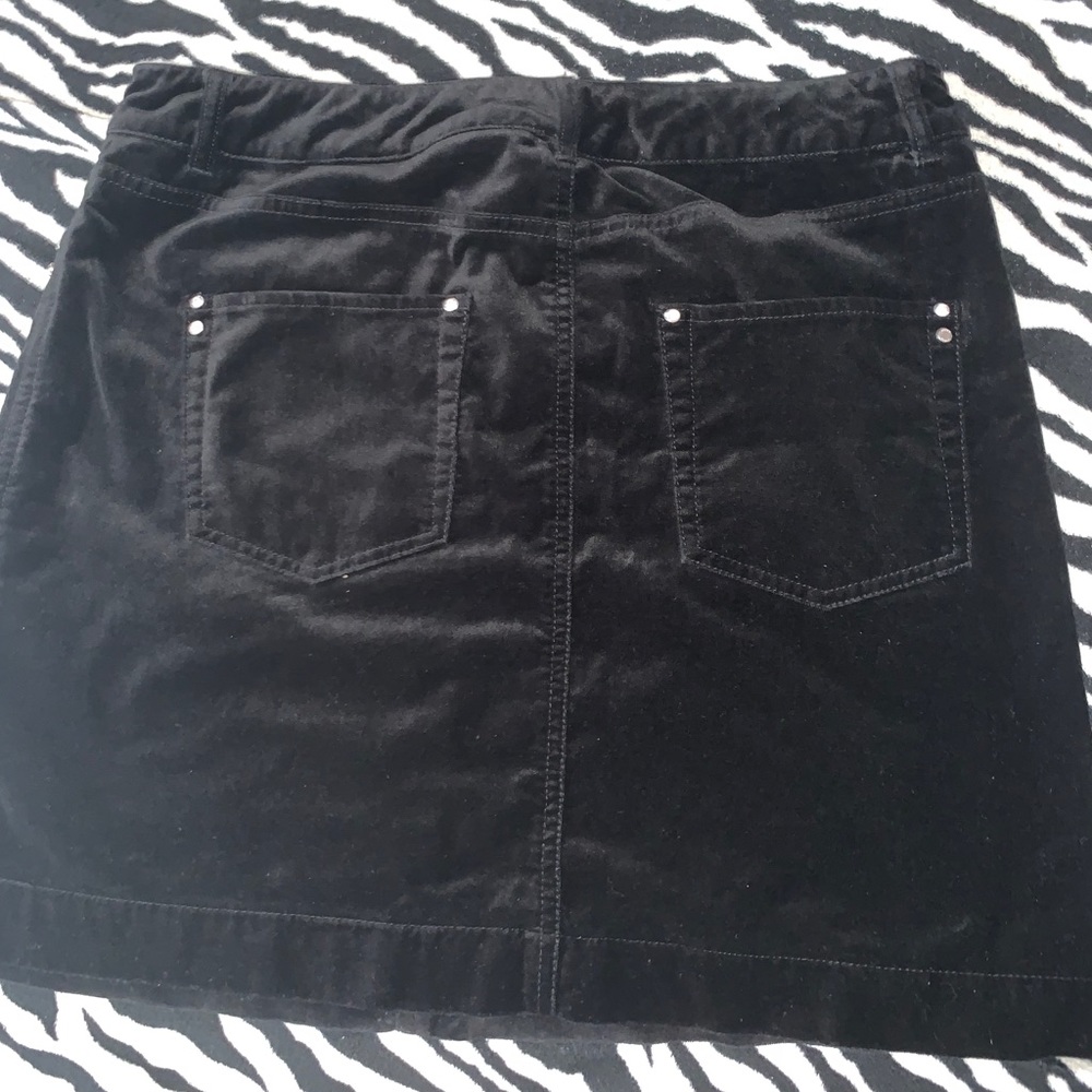 SOLD - ‼️White House Velvet Black Mini Skirt‼️ - Picture 5 of 6